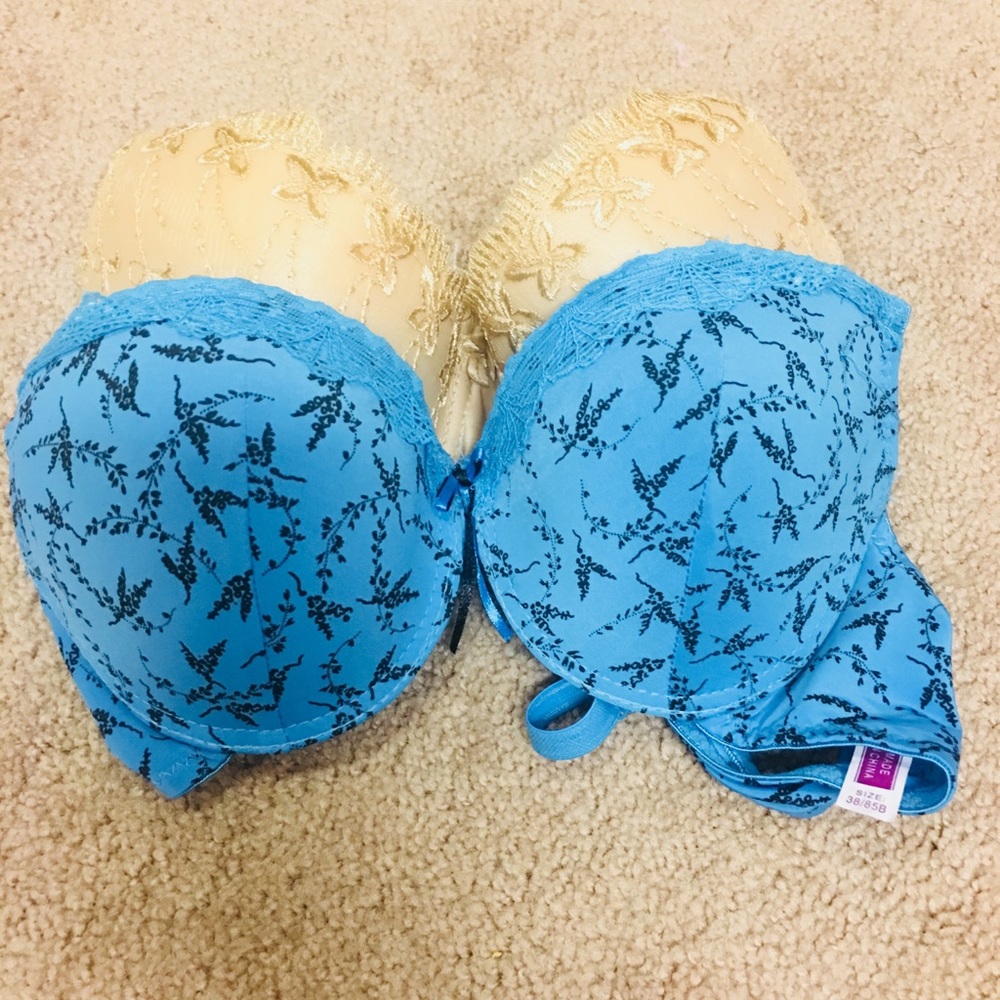 NICE STRAPLESS BRAS